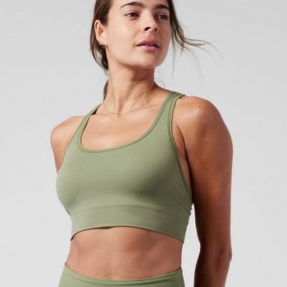 Athleta Aurora Scoop Bra D-DD Ribbed Sage Green Criss Cross Back Size M NWOT